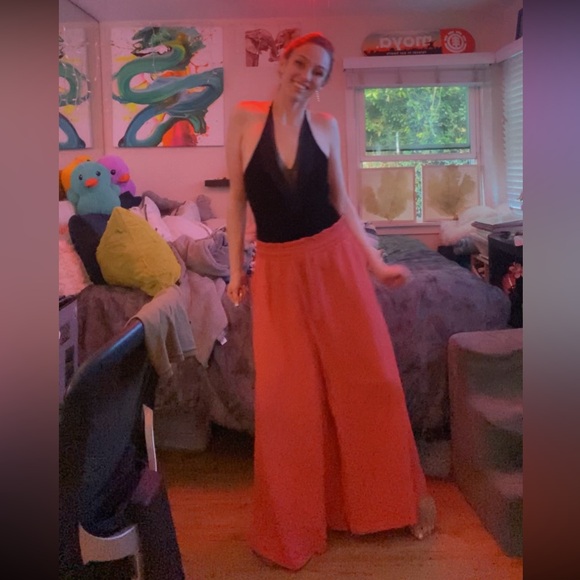 Elegant Black Top with Flowing Coral Pants - Picture 14 of 17